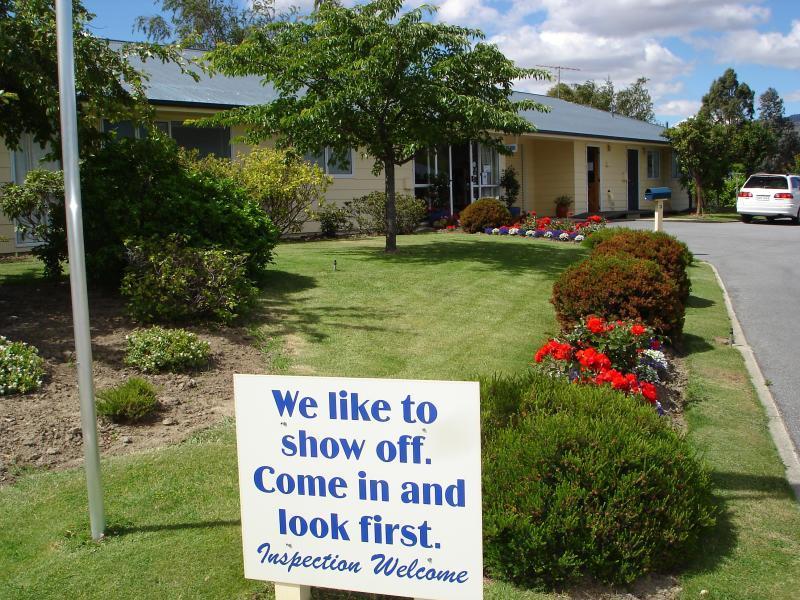 Lake Dunstan Motel Cromwell Exterior photo